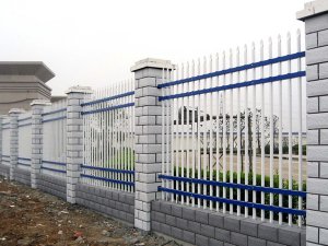 圍墻柵欄、圍墻護(hù)欄、圍墻欄桿三者的區(qū)別與關(guān)系