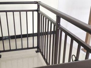 噴塑陽(yáng)臺(tái)護(hù)欄與噴漆陽(yáng)臺(tái)護(hù)欄相比有什么優(yōu)勢(shì)？
