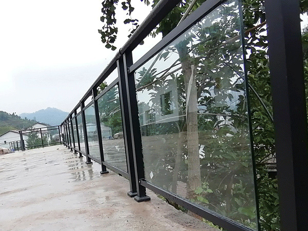 建筑工程專用陽臺護欄是什么樣的，你知道嗎？
