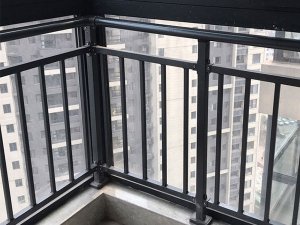 鋅鋼護(hù)欄由哪些部分組成？