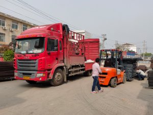 金用護(hù)欄2021年4月16日第二車百葉窗發(fā)貨！