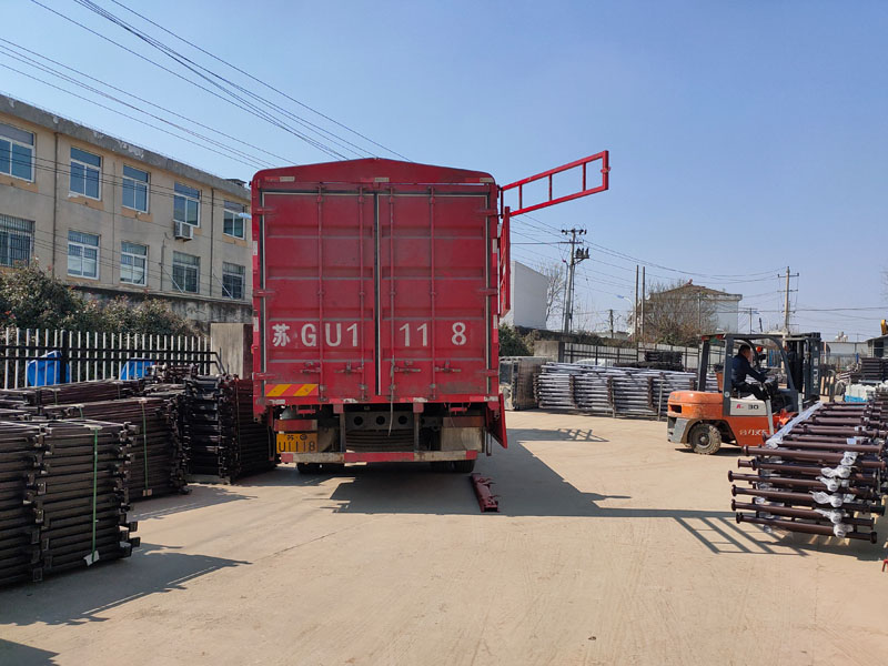金用護(hù)欄2022年2月25日陽(yáng)臺(tái)玻璃欄桿裝車(chē)發(fā)貨! 金用護(hù)欄2022年2月25日陽(yáng)臺(tái)玻璃欄桿裝車(chē)發(fā)貨!