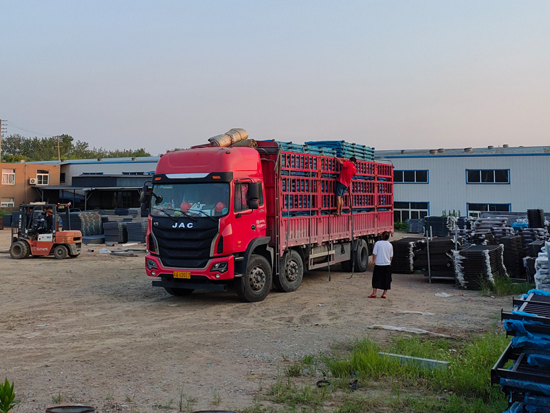金用護(hù)欄2022年8月2日鋅鋼陽(yáng)臺(tái)護(hù)欄裝車發(fā)貨！