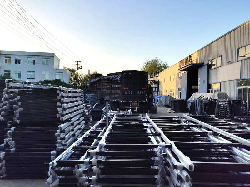 金用護(hù)欄2022年9月21日鋁合金百葉窗裝車發(fā)貨！