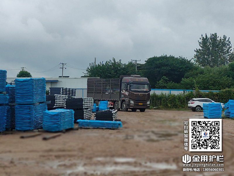 2023年9月13日鋅鋼陽(yáng)臺(tái)護(hù)欄裝車發(fā)貨！