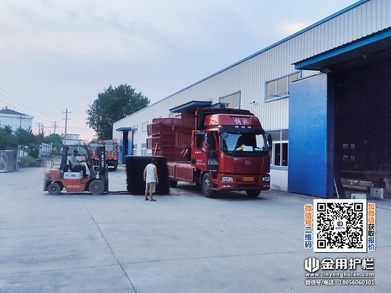 2025年8月22日鋅鋼圍墻護(hù)欄裝車發(fā)貨! 2025年8月22日鋅鋼圍墻護(hù)欄裝車發(fā)貨!